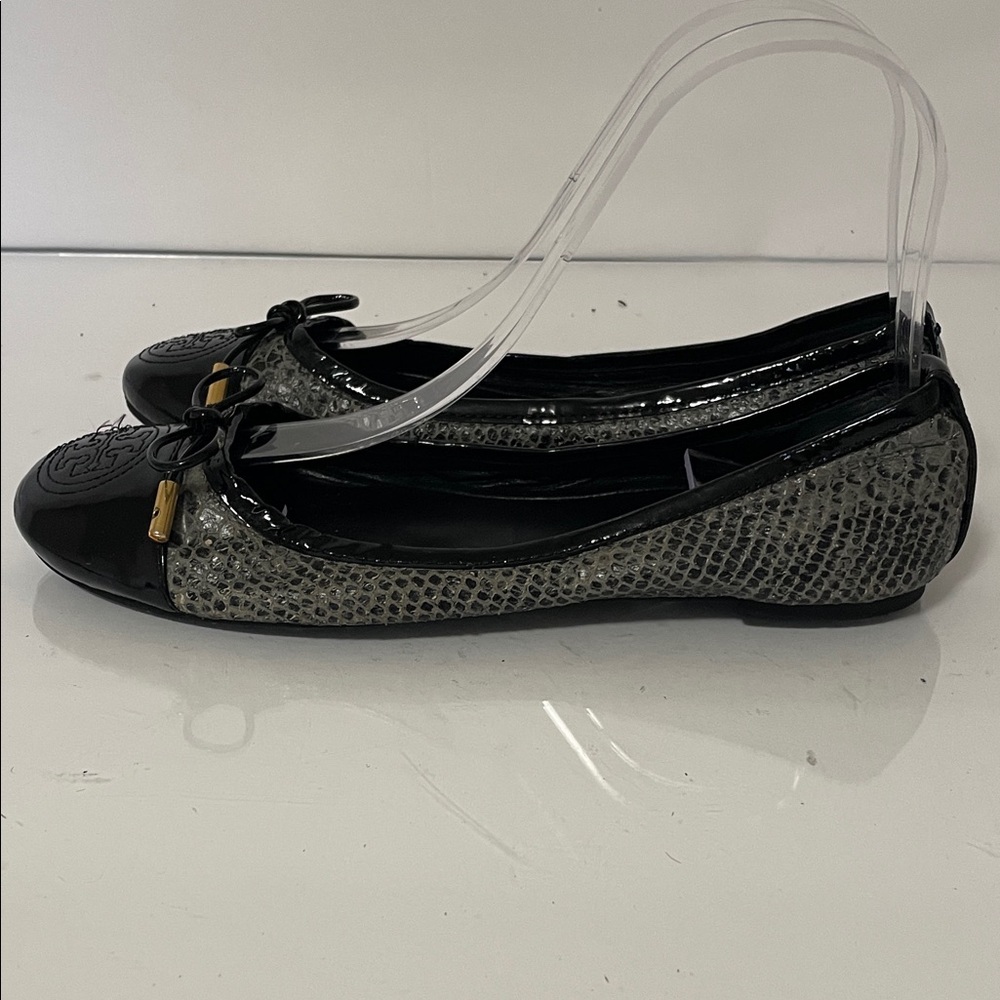 Tory Burch Black and Textured Gray Loafers with Bow - Picture 3 of 10